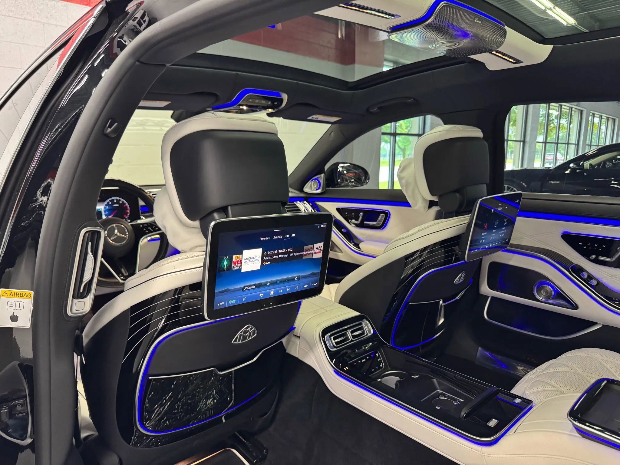 Used 2023 Mercedes-Benz Maybach S 680 S 680 4MATIC Sedan 4D w/ Manufaktur Leather Package image 38