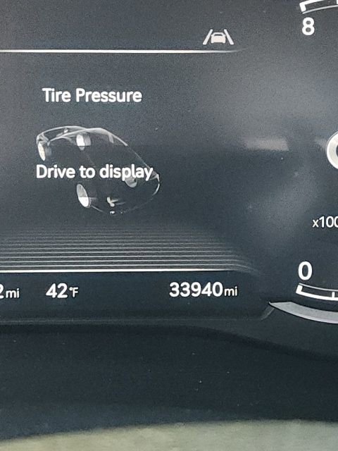 Used 2025 Genesis G70 2.5T image 12