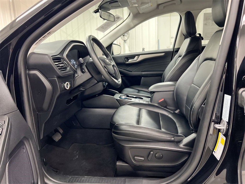 Used 2022 Ford Escape SEL image 18