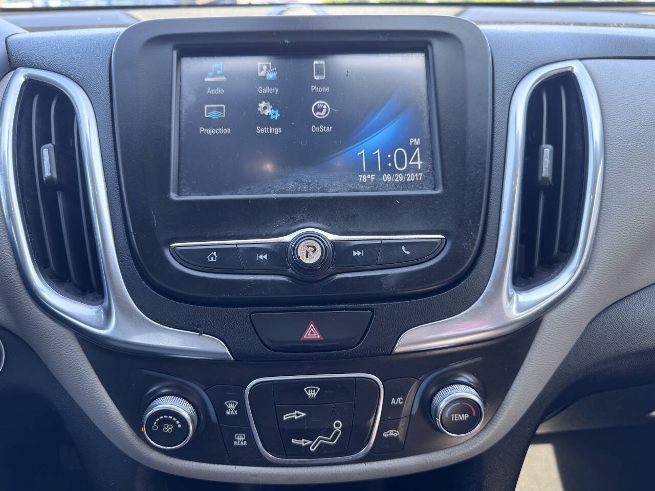 Used 2018 Chevrolet Equinox LS FWD image 22