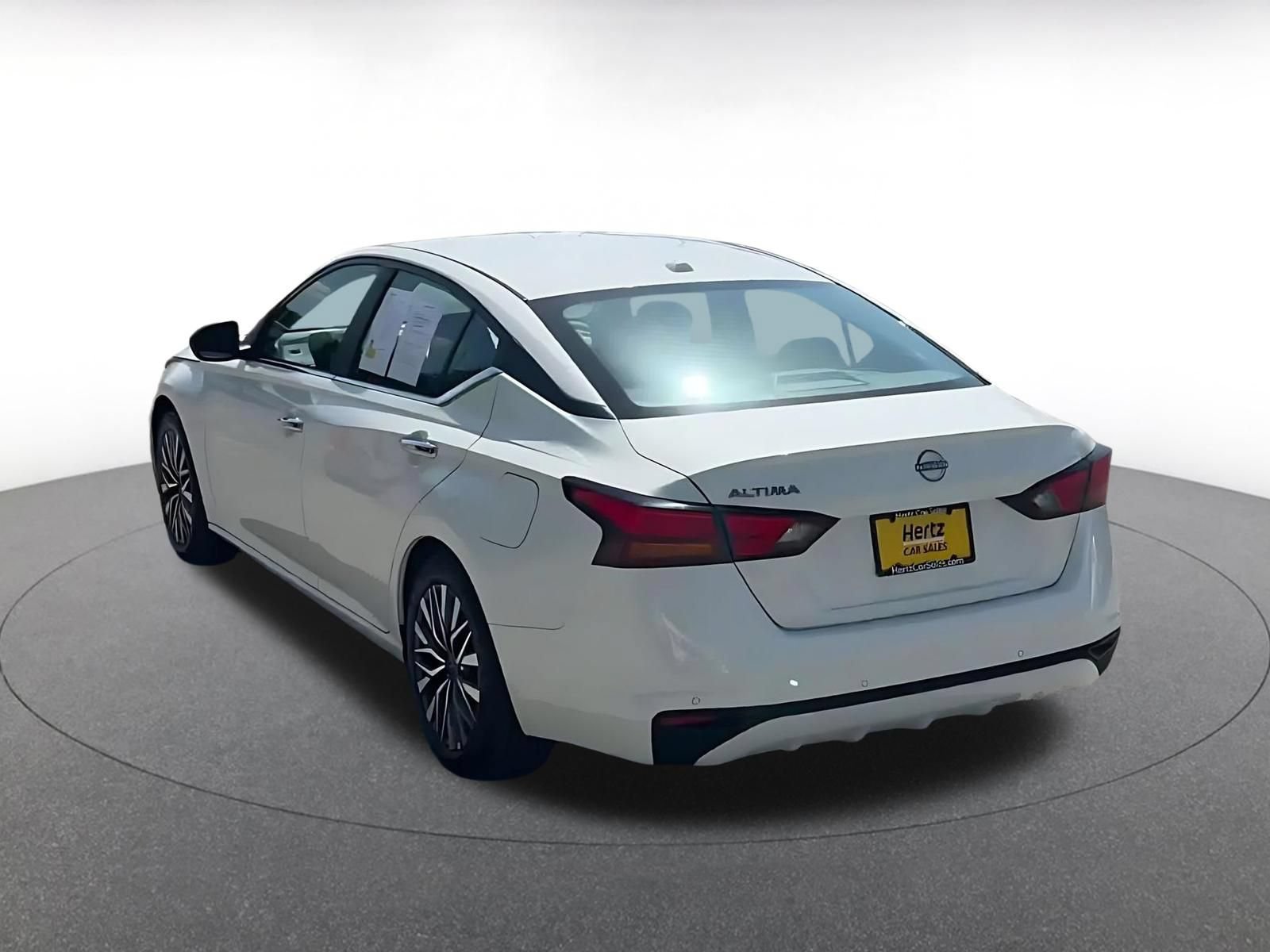 Used 2025 Nissan Altima 2.5 SV FWD image 11