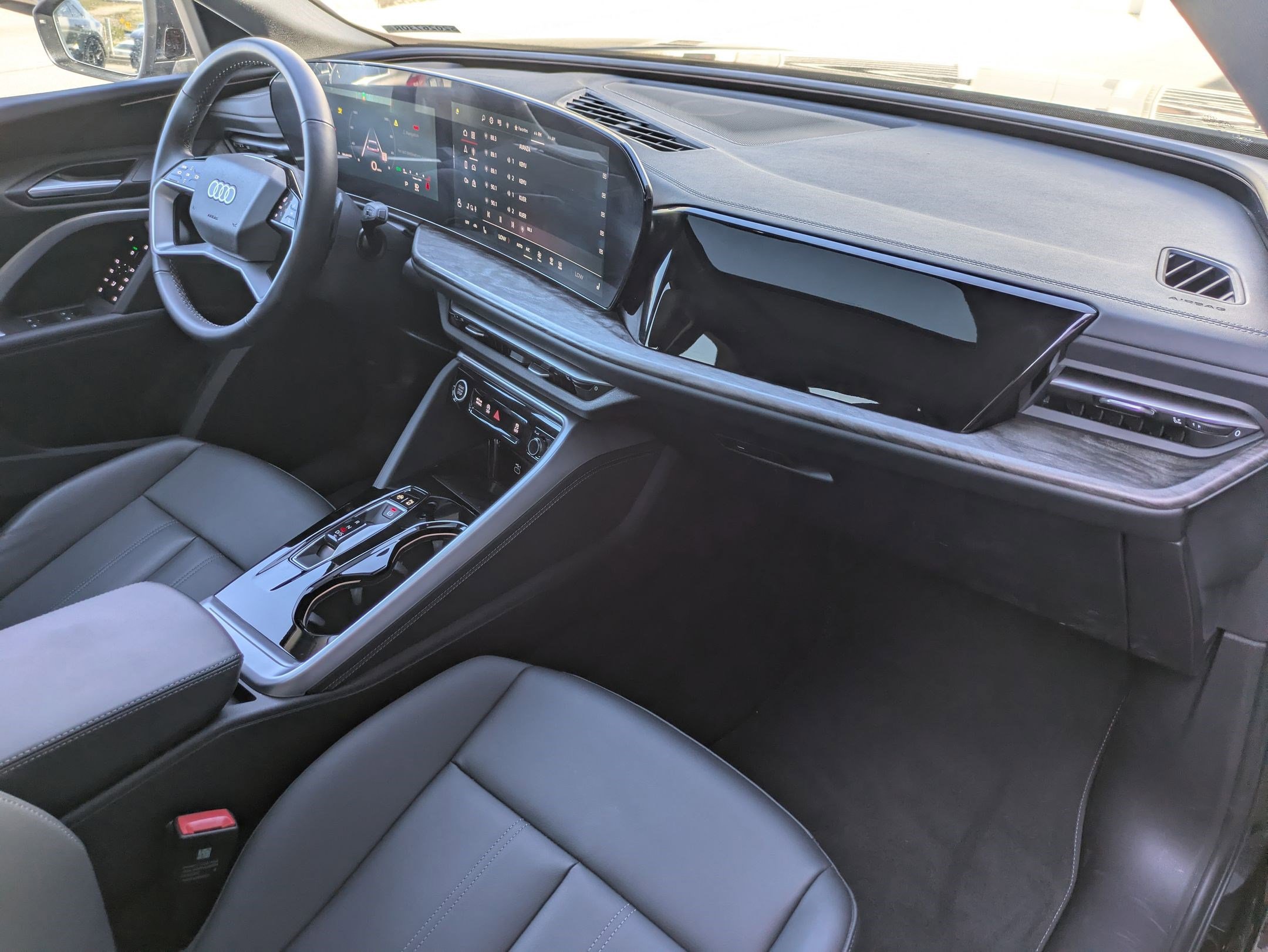 Used 2025 Audi Q5 Premium w/ Convenience Package image 29