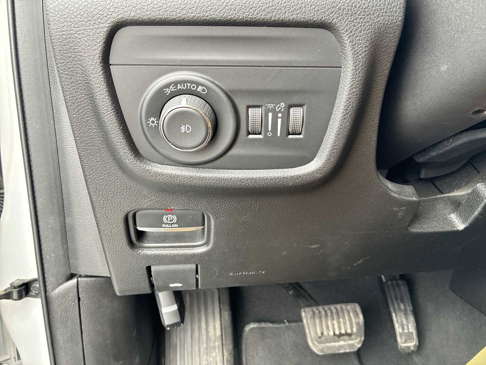 Used 2023 Jeep Grand Cherokee Limited image 18