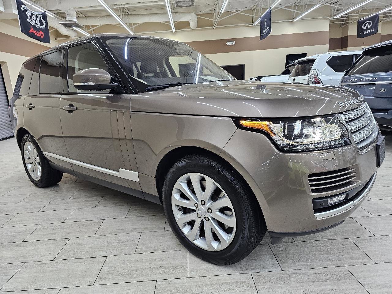 Used 2016 Land Rover Range Rover HSE image 4