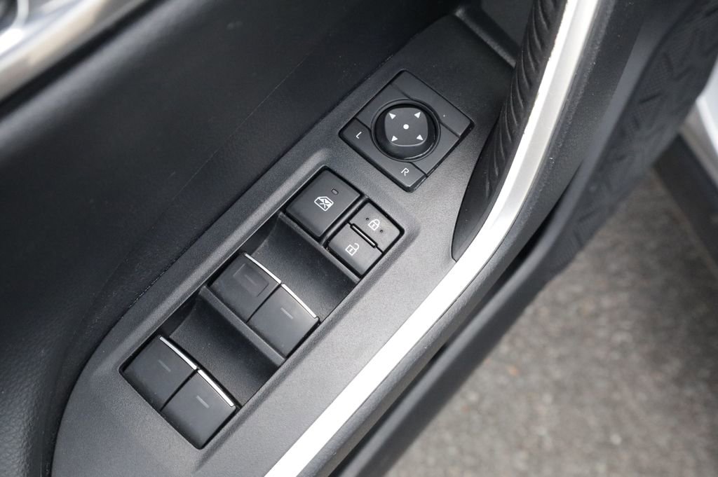 Used 2022 Toyota RAV4 XSE AWD/4WD image 29