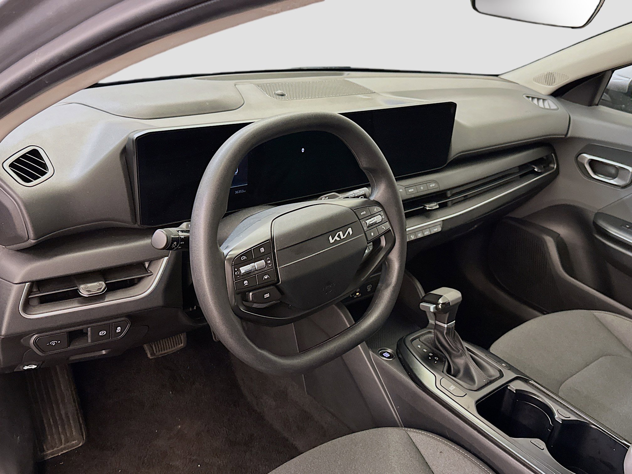 Used 2025 Kia K4 LXS image 18