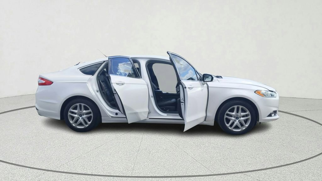 Used 2014 Ford Fusion SE w/ Equipment Group 202A FWD image 14