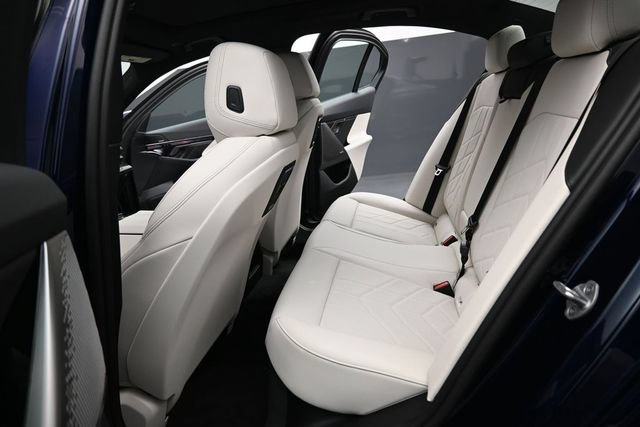 New 2027 BMW 550e xDrive AWD/4WD image 18