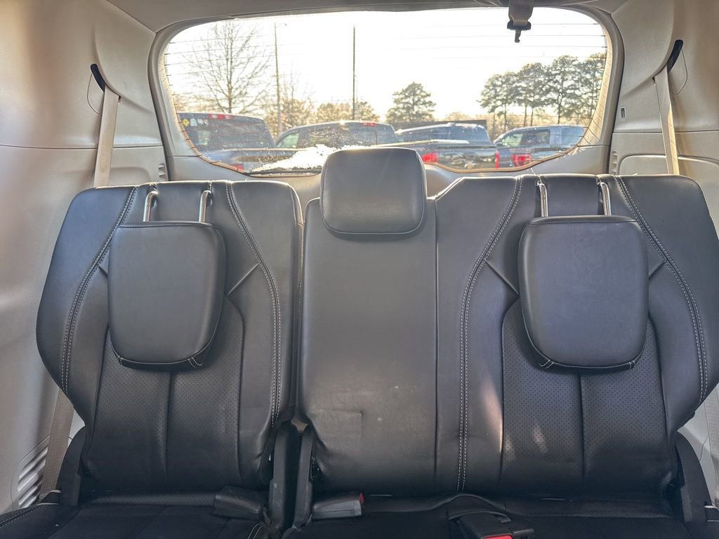 Used 2023 Chrysler Pacifica Touring-L image 16