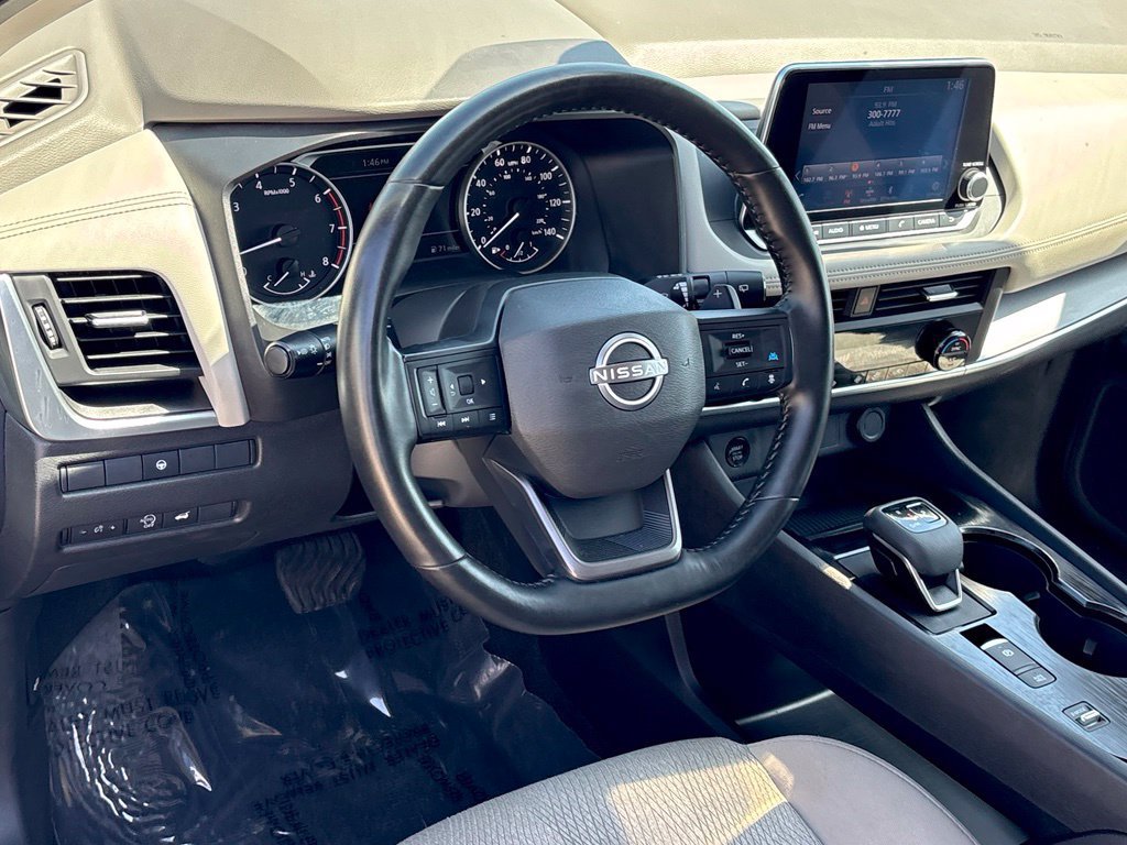 Used 2025 Nissan Rogue SV FWD image 9