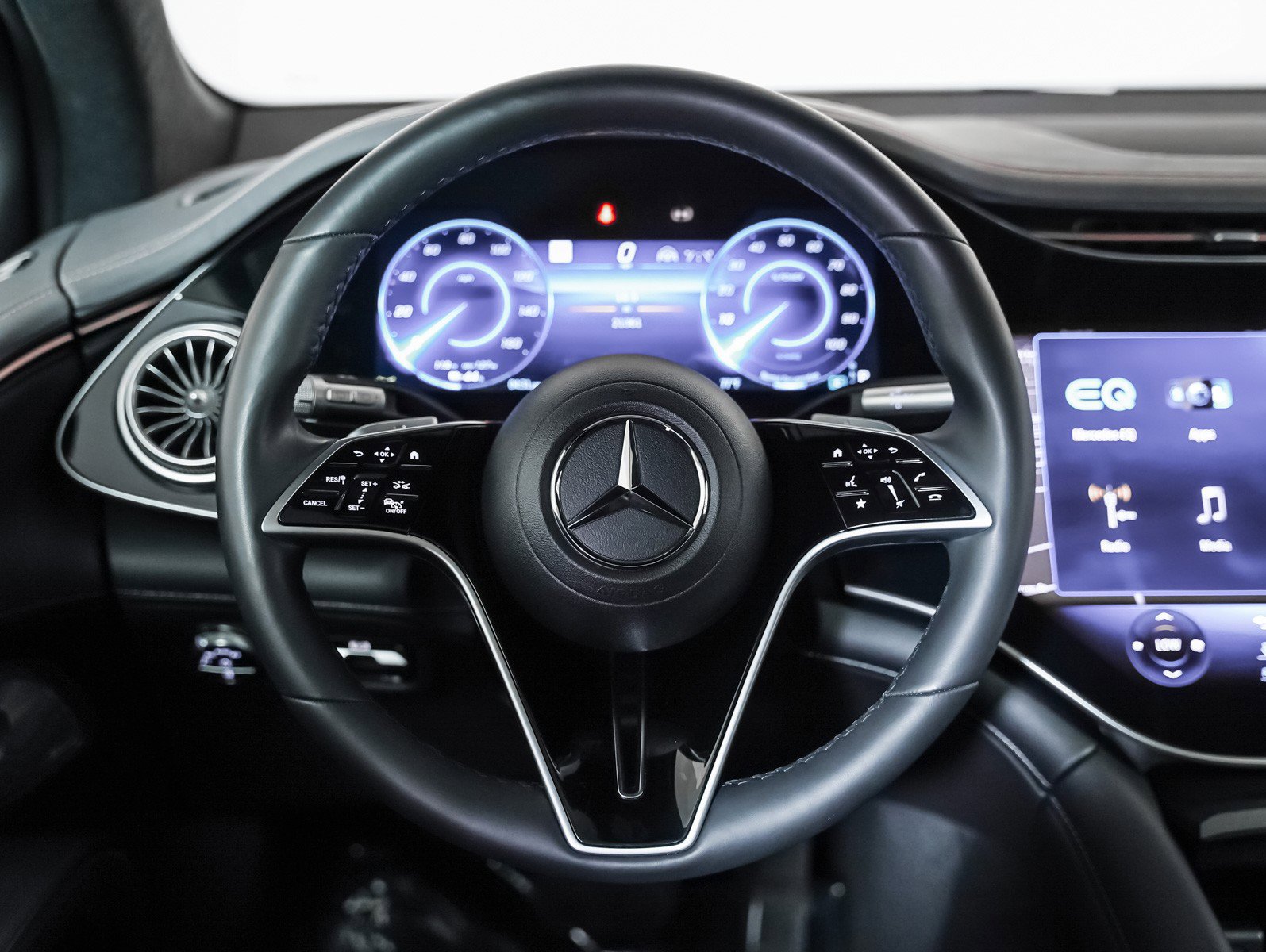 Certified 2023 Mercedes-Benz EQS 580 4MATIC SUV w/ Pinnacle Trim Package image 15