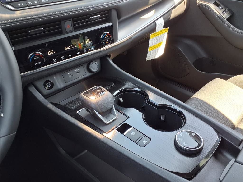 Used 2025 Nissan Rogue SV AWD/4WD image 10