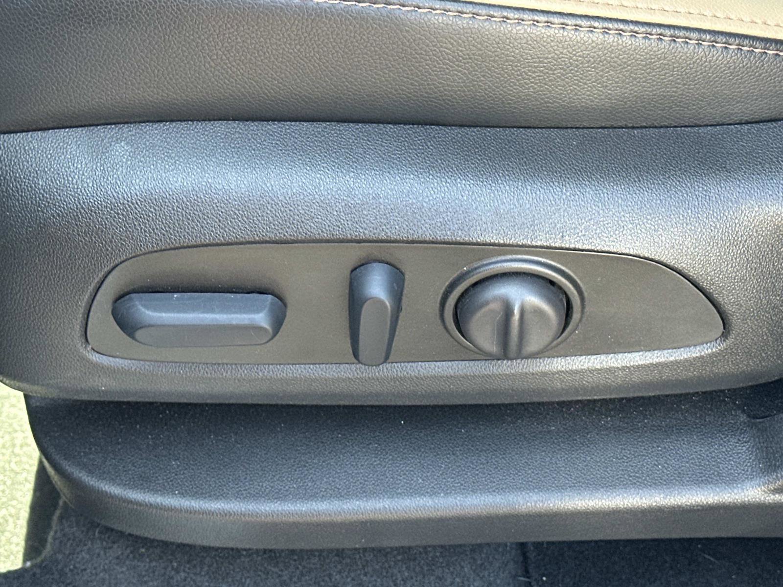 Used 2023 Chevrolet Equinox Premier image 19