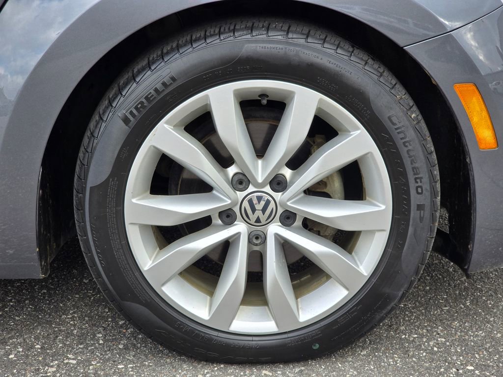 Used 2015 Volkswagen Beetle TDI image 24