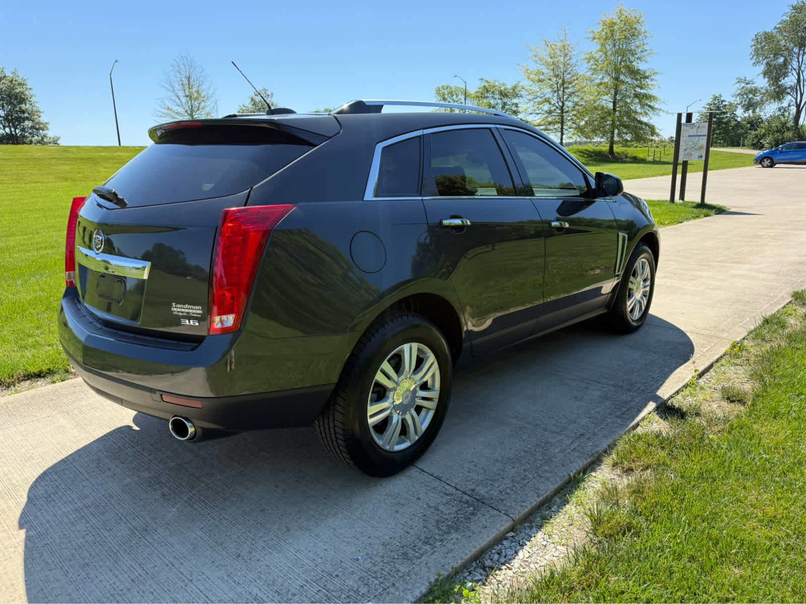 Used 2016 Cadillac SRX Luxury w/ Driver Awareness Package FWD image 5