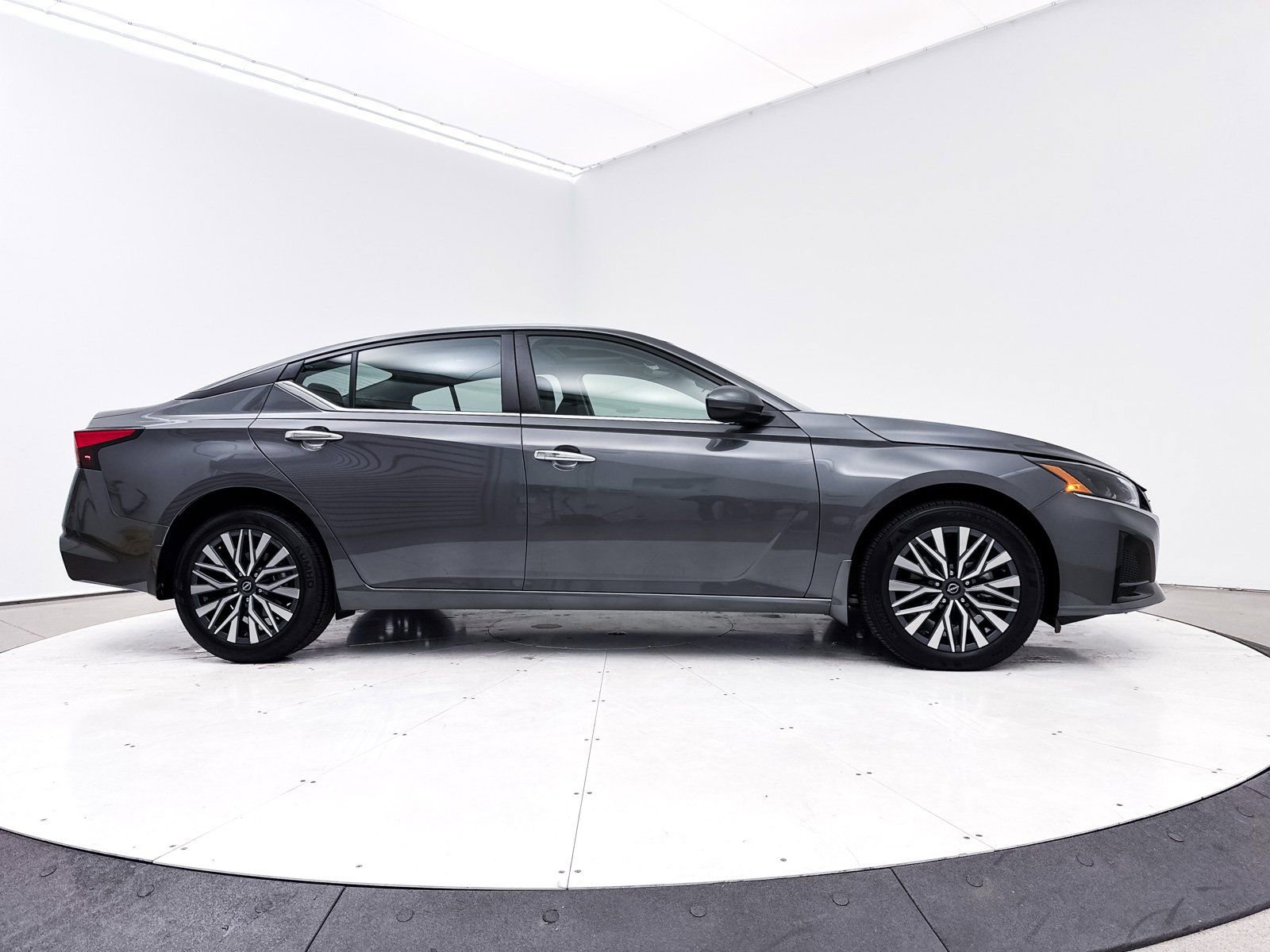 Used 2024 Nissan Altima 2.5 SV w/ SV Premium Package image 40