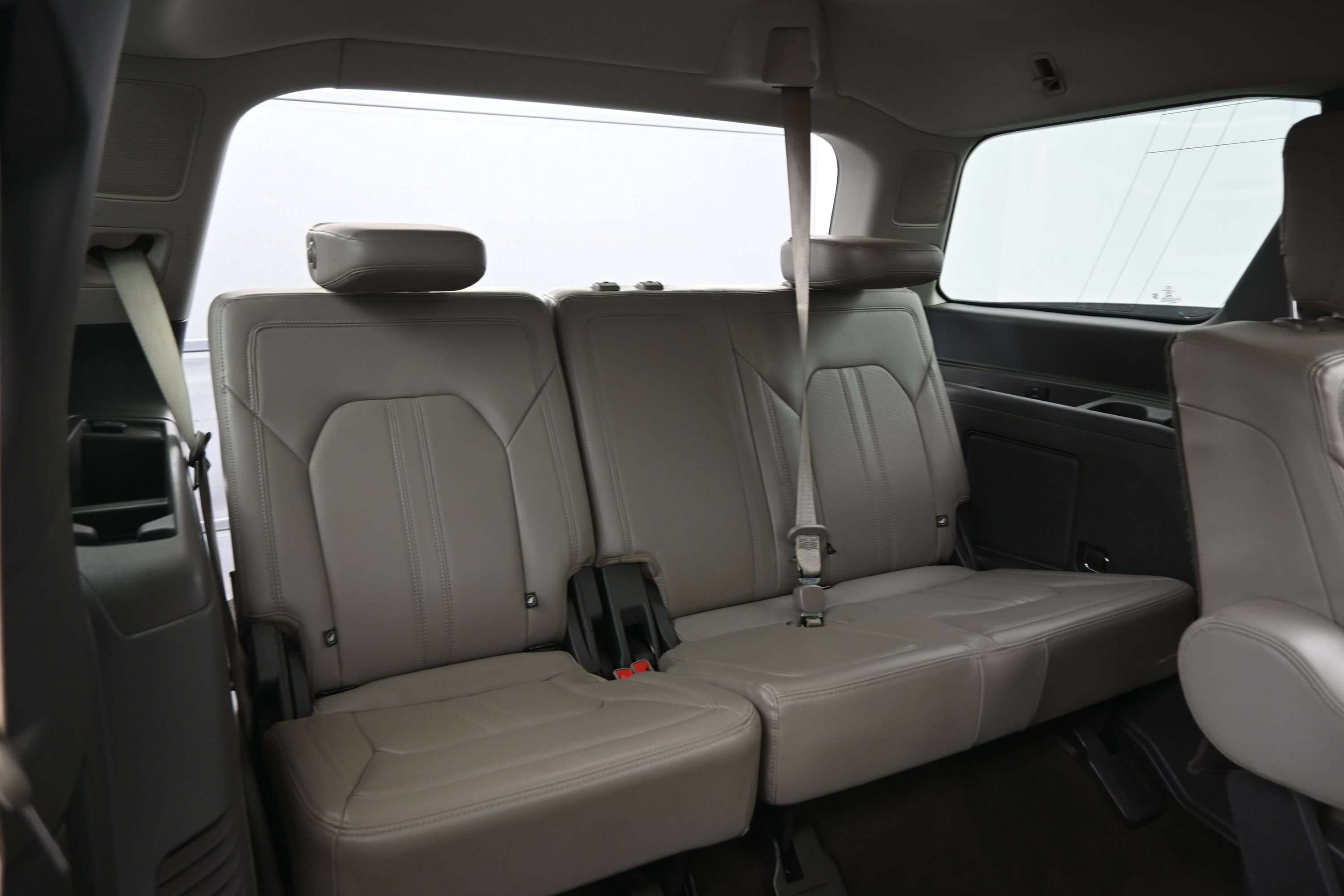 Used 2019 Ford Expedition Limited w/ Equipment Group 301A RWD image 22