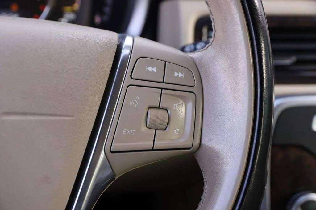 Used 2016 Volvo XC70 T5 Premier w/ Proximity Package image 14