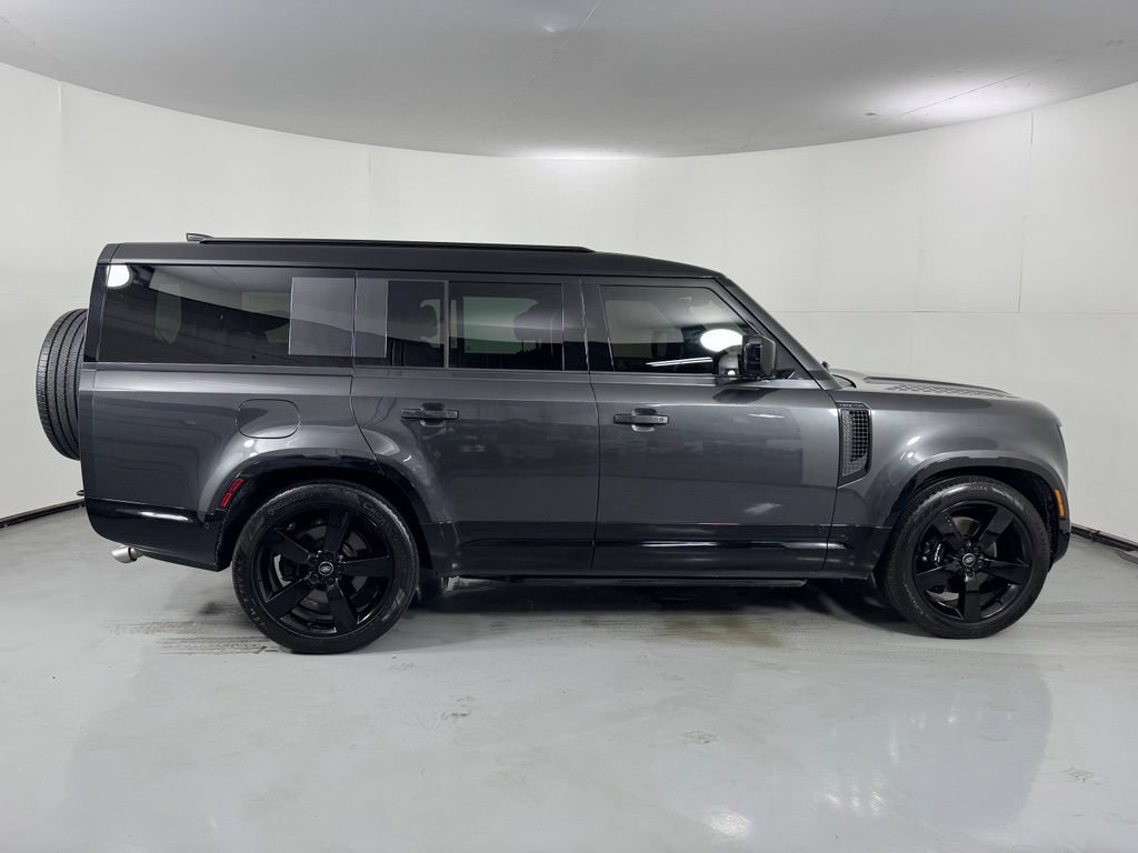 Used 2025 Land Rover Defender 130 V8 AWD/4WD image 5