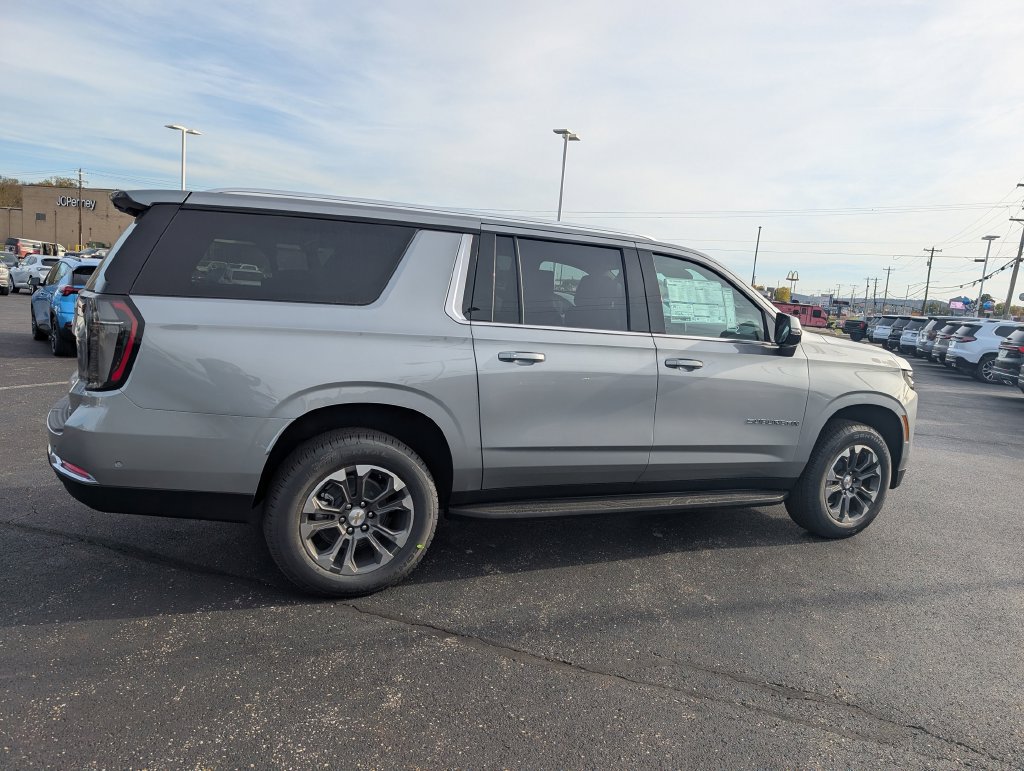 New 2027 Chevrolet Suburban LT w/ Comfort Package AWD/4WD image 14