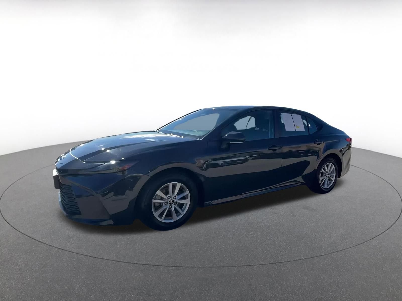 Used 2025 Toyota Camry LE image 4