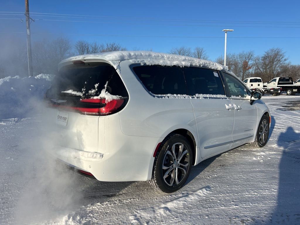 New 2026 Chrysler Pacifica Pinnacle w/ Trailer Tow Group FWD image 6