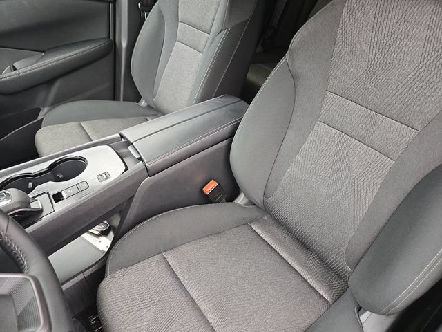 Used 2026 Nissan Rogue SV FWD image 15