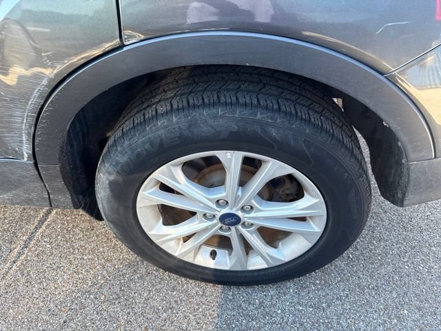 Used 2018 Ford Escape SE w/ SE Sync 3 Package AWD/4WD image 17