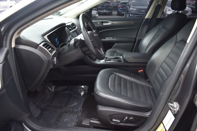 Used 2017 Ford Fusion SE image 16