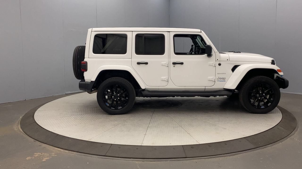 Used 2022 Jeep Wrangler Unlimited Sahara w/ Cold Weather Group AWD/4WD image 6