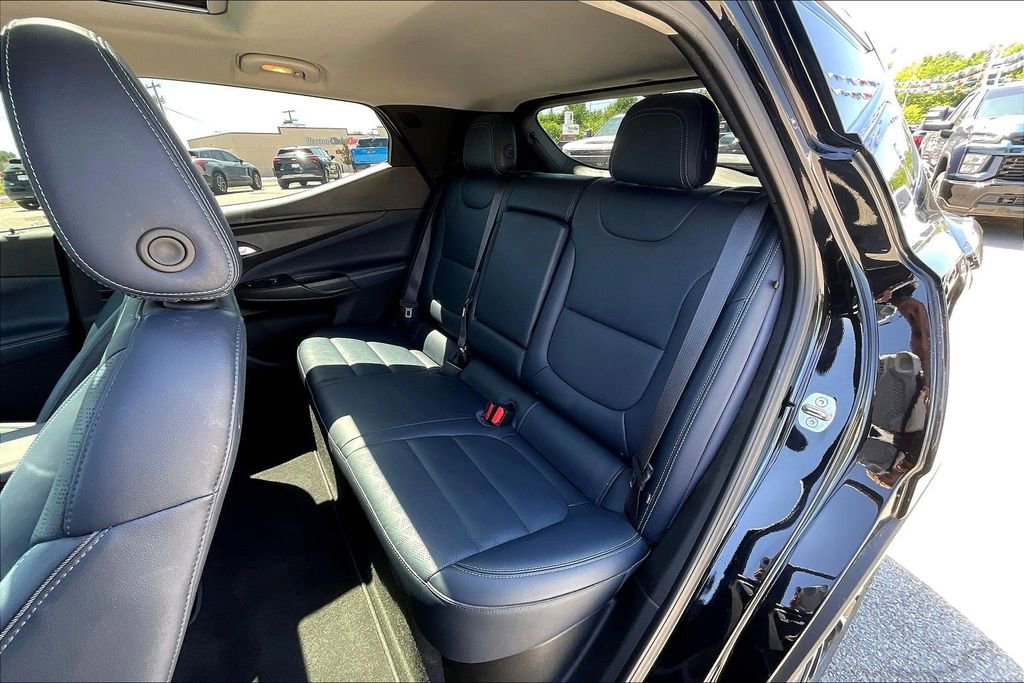 Used 2023 Chevrolet Bolt EUV Premier w/ Sun & Sound Package FWD image 27