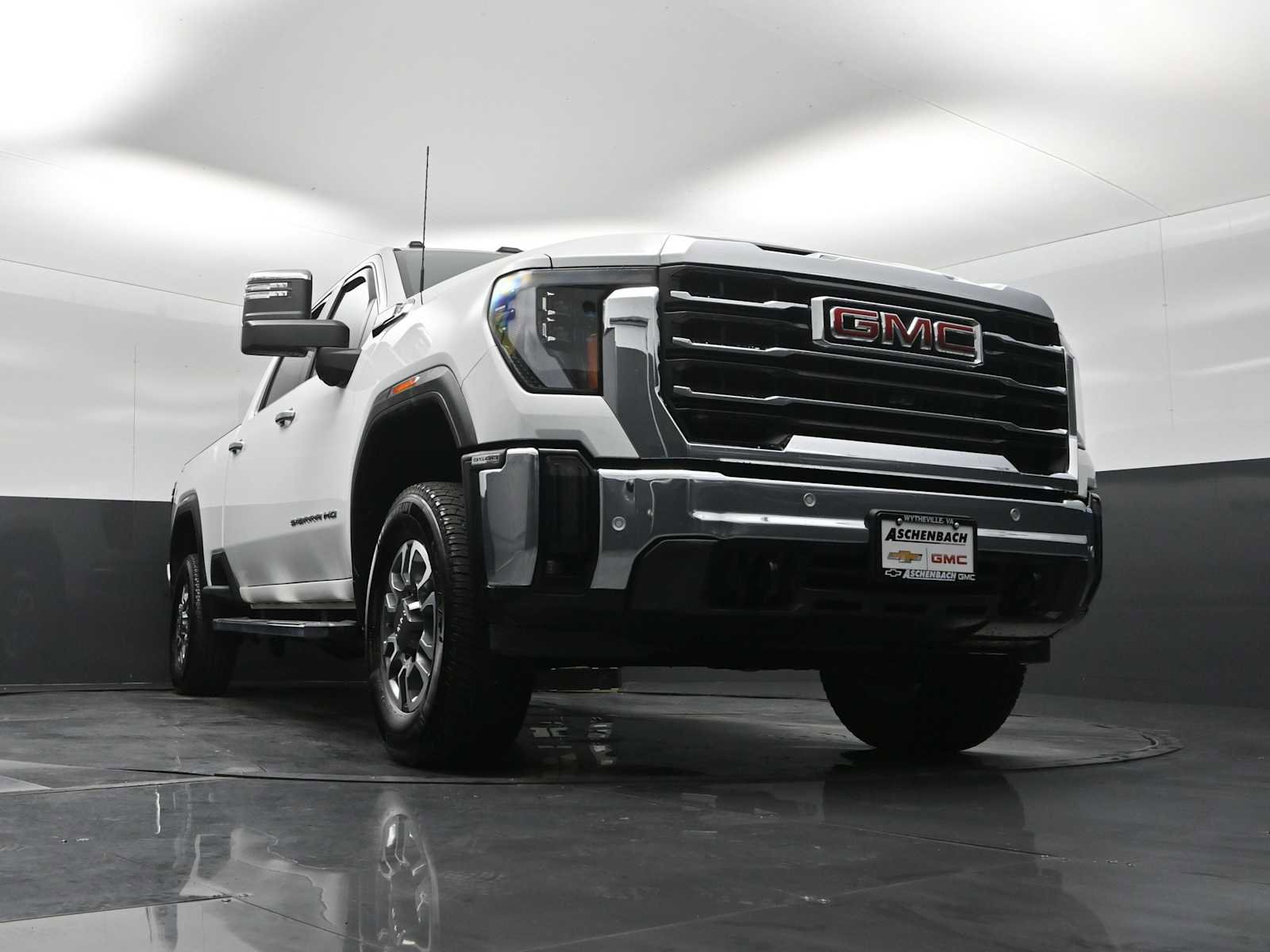 Used 2024 GMC Sierra 3500 SLT w/ SLT Premium Package image 19