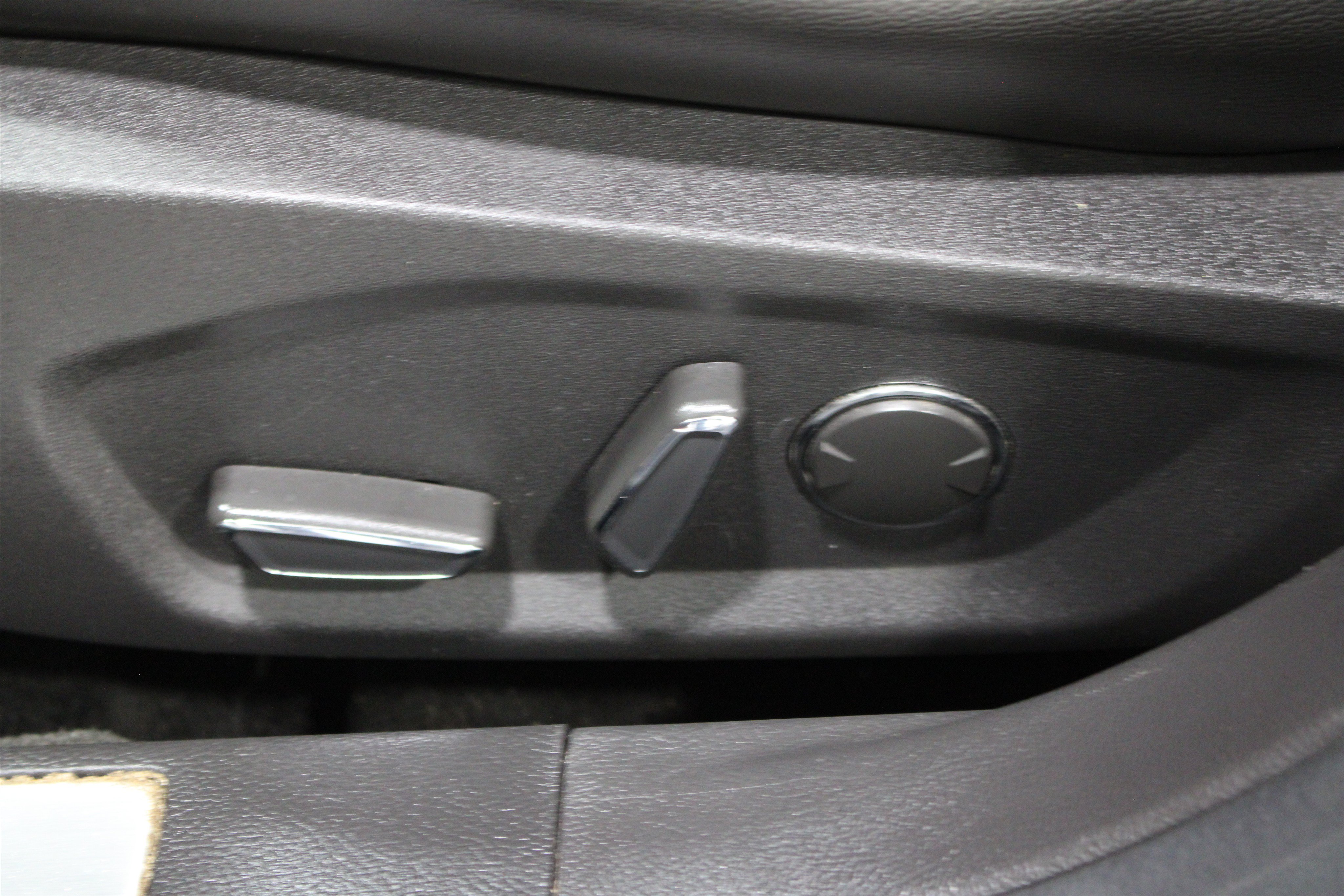Used 2016 Ford Fusion Titanium FWD image 5