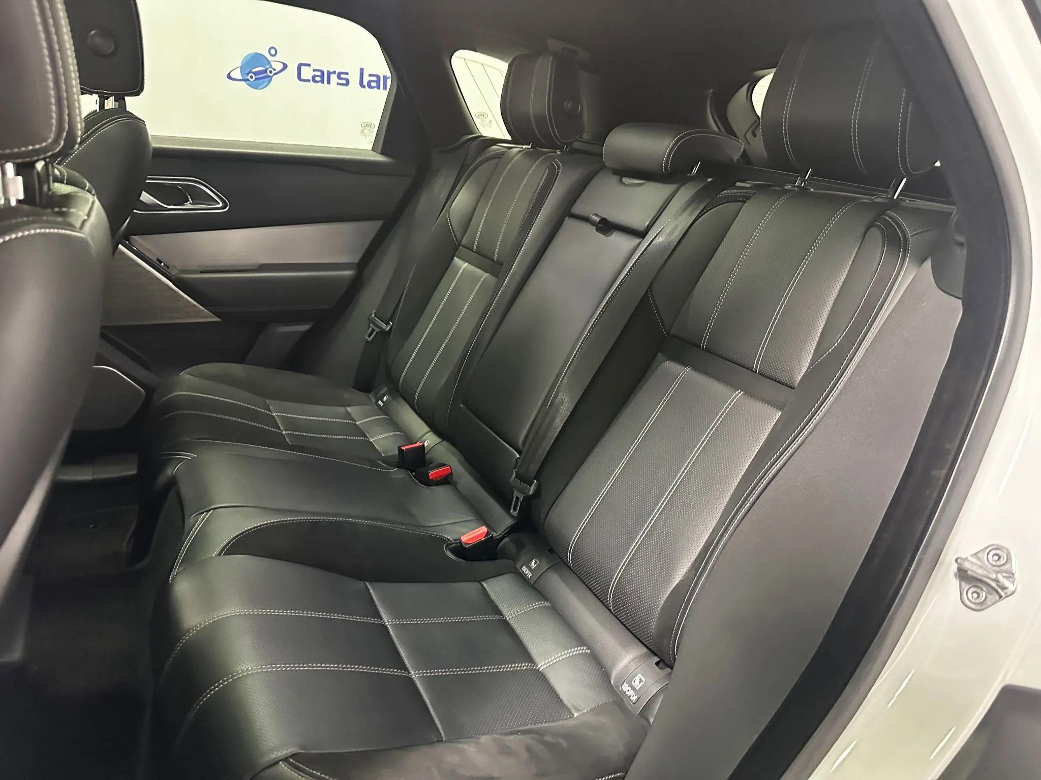 Used 2019 Land Rover Range Rover Velar R-Dynamic SE image 15
