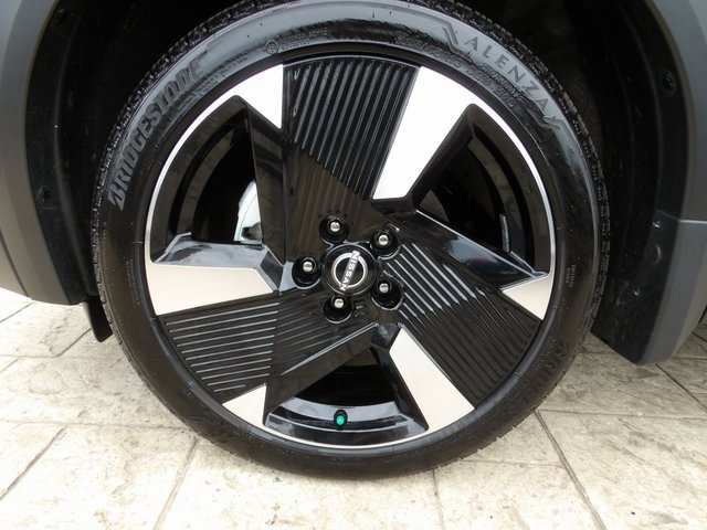 Certified 2025 Nissan Kicks SR image 13