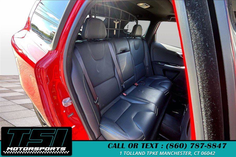 Used 2017 Volvo XC60 T6 R-Design w/ Climate Package AWD/4WD image 27