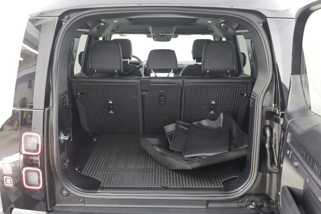 Certified 2026 Land Rover Defender 110 X-Dynamic SE AWD/4WD image 18