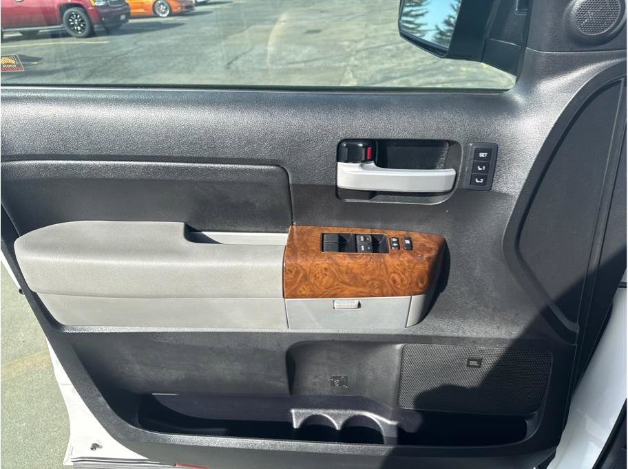 Used 2013 Toyota Tundra Platinum image 31