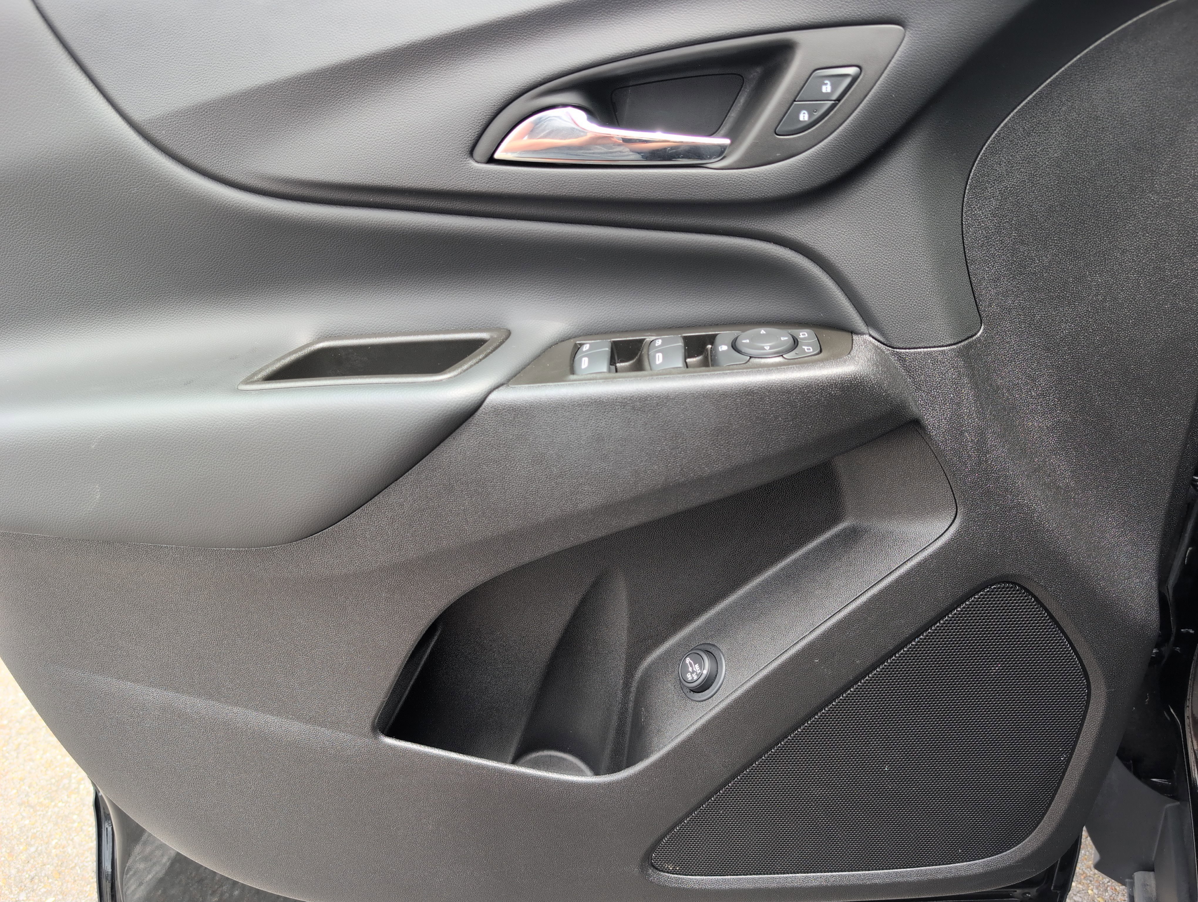 Used 2024 Chevrolet Equinox LT w/ LPO, Floor Liner Package FWD image 15