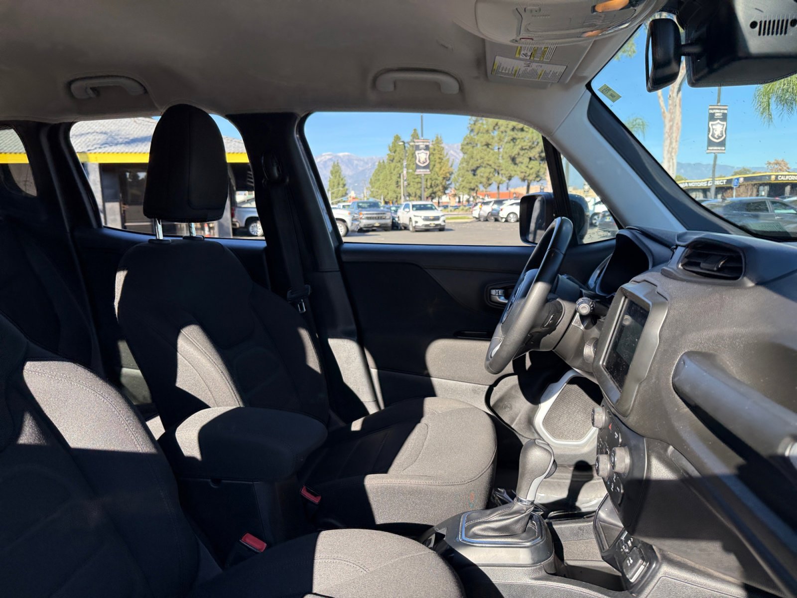 Used 2018 Jeep Renegade Latitude w/ UConnect 8.4 Nav Group image 19