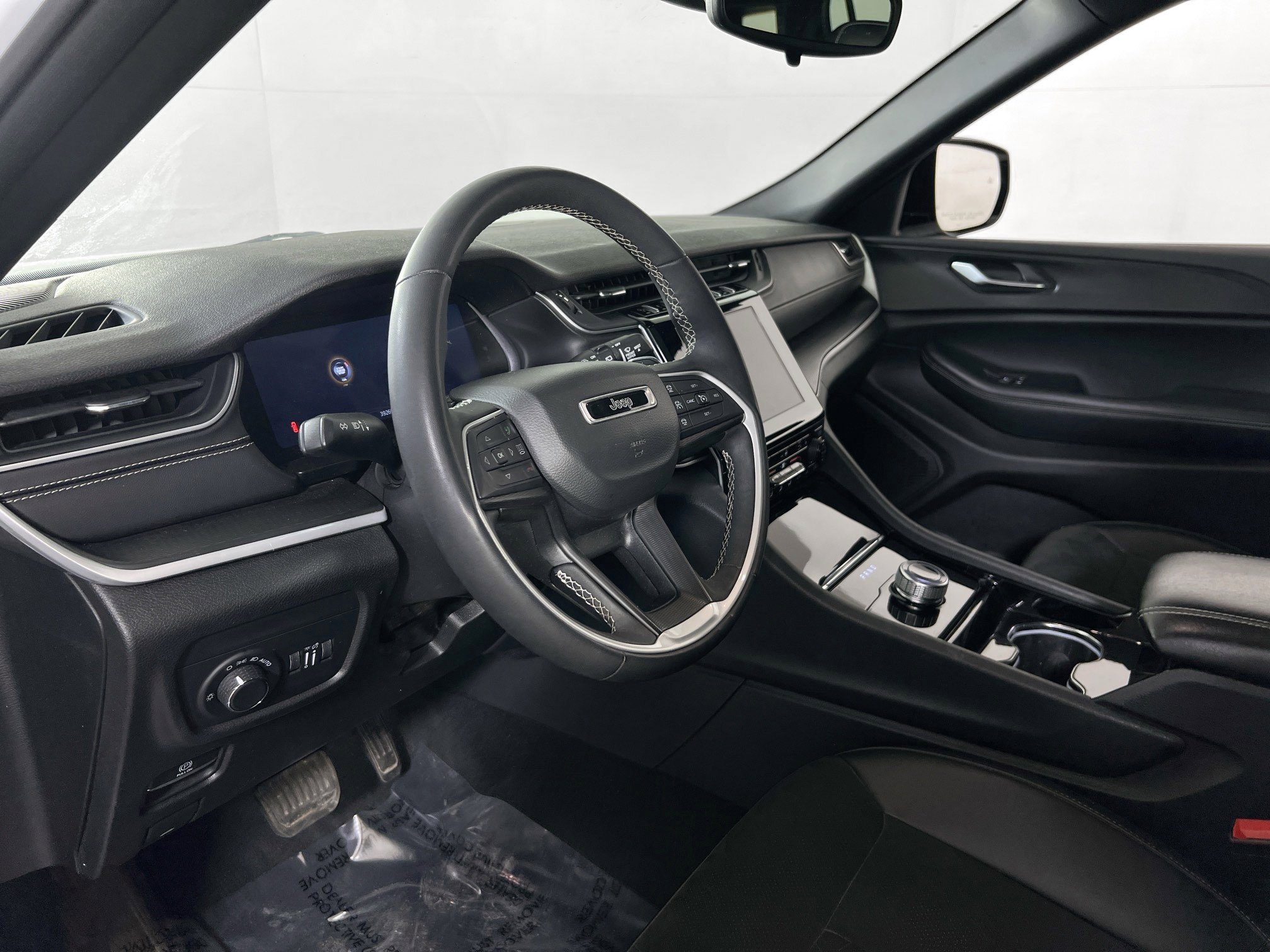 Used 2023 Jeep Grand Cherokee L Laredo AWD/4WD image 9