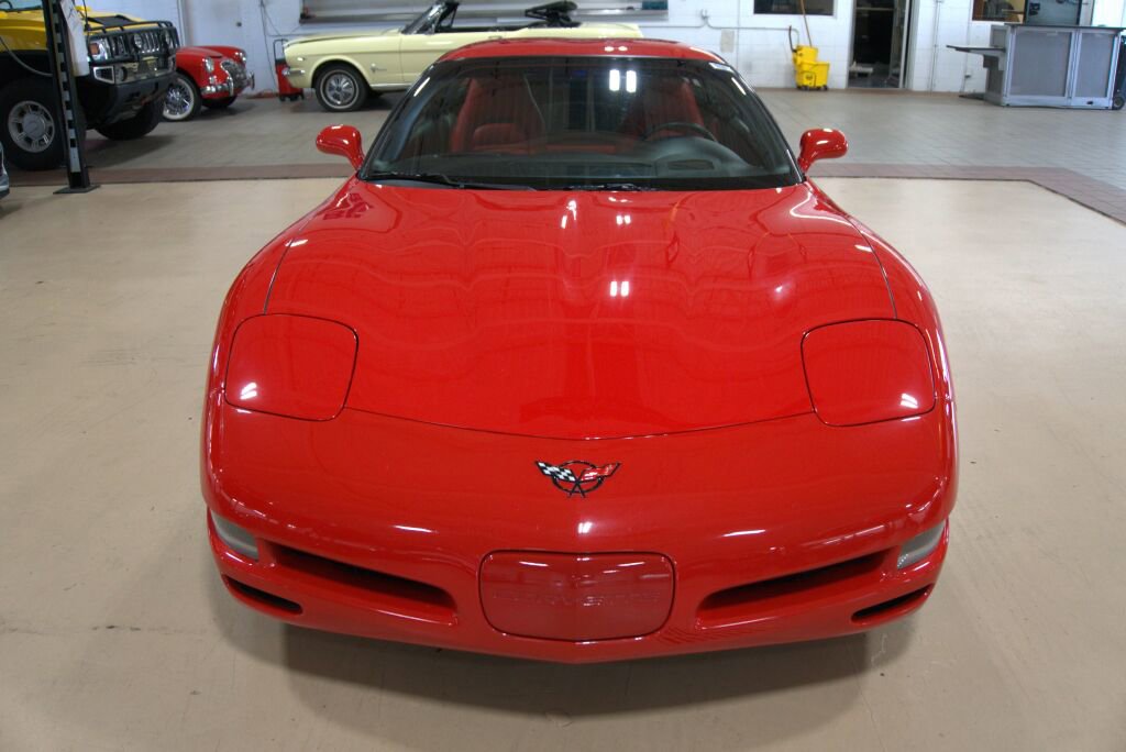 Used 2000 Chevrolet Corvette Coupe w/ Roof Pkg RWD image 9