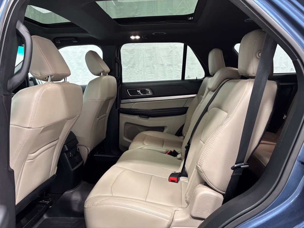 Used 2018 Ford Explorer XLT w/ Equipment Group 202A AWD/4WD image 42