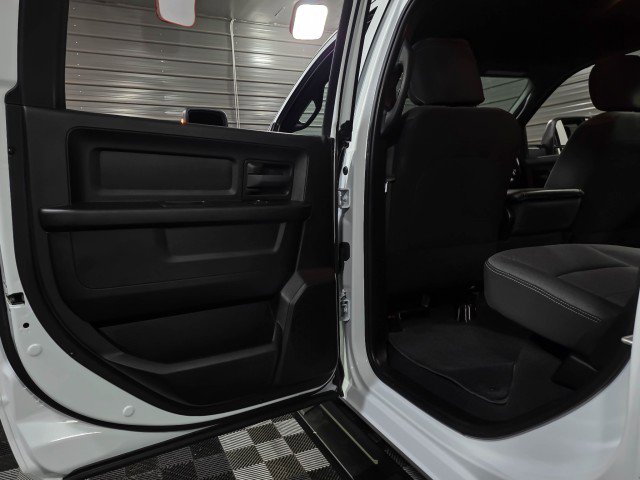 Used 2024 RAM 3500 Tradesman w/ Chrome Appearance Group image 33