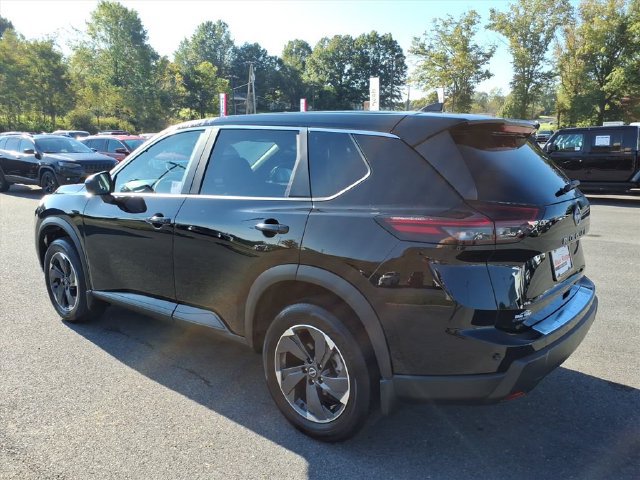 Used 2025 Nissan Rogue SV FWD image 9