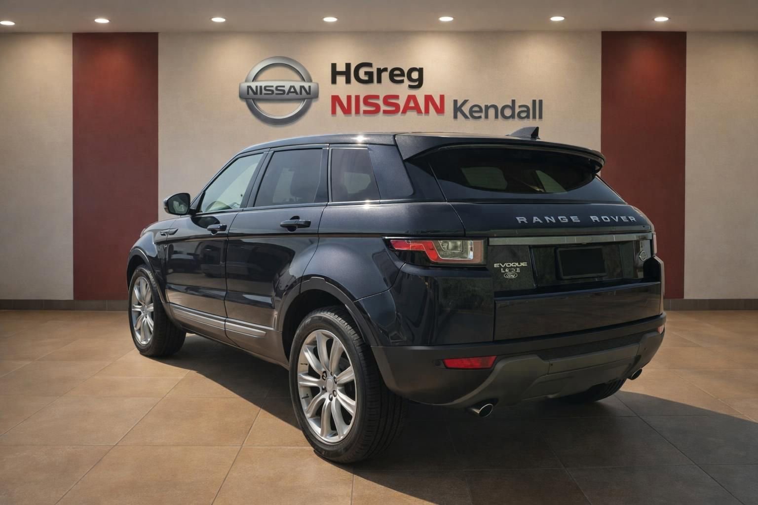 Used 2019 Land Rover Range Rover Evoque SE Premium AWD/4WD image 2