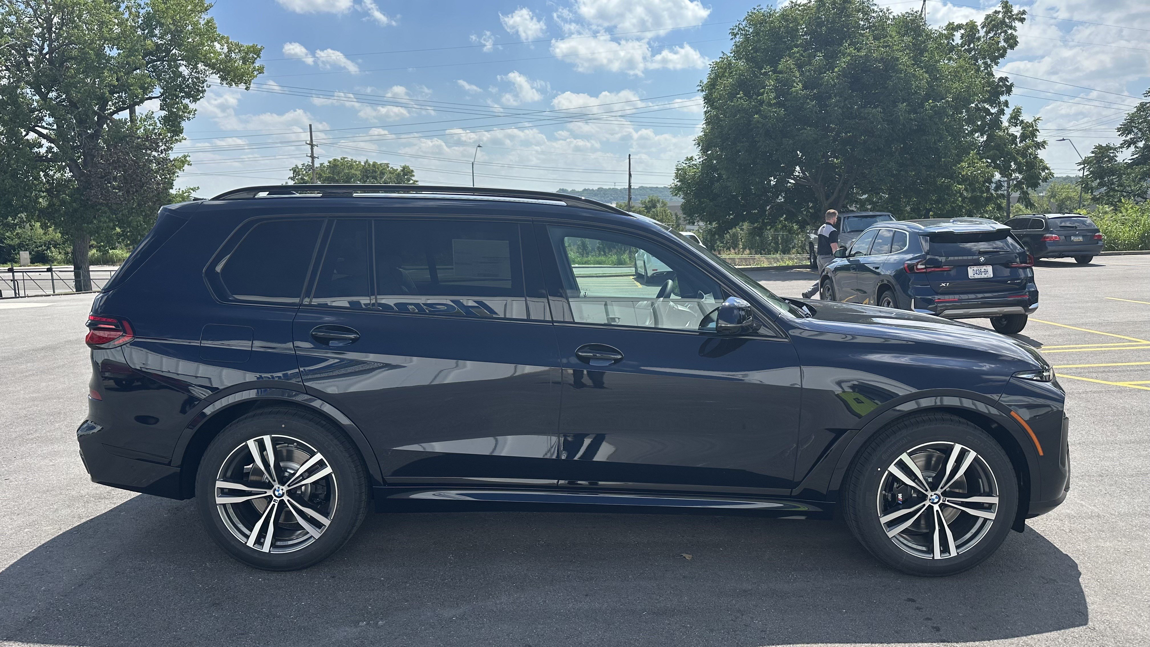 New 2027 BMW X7 xDrive40i w/ Executive Package AWD/4WD image 11
