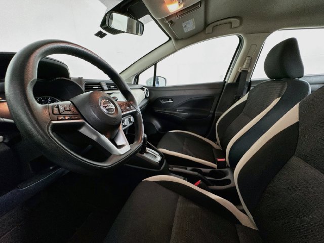 Used 2022 Nissan Versa SV FWD image 14