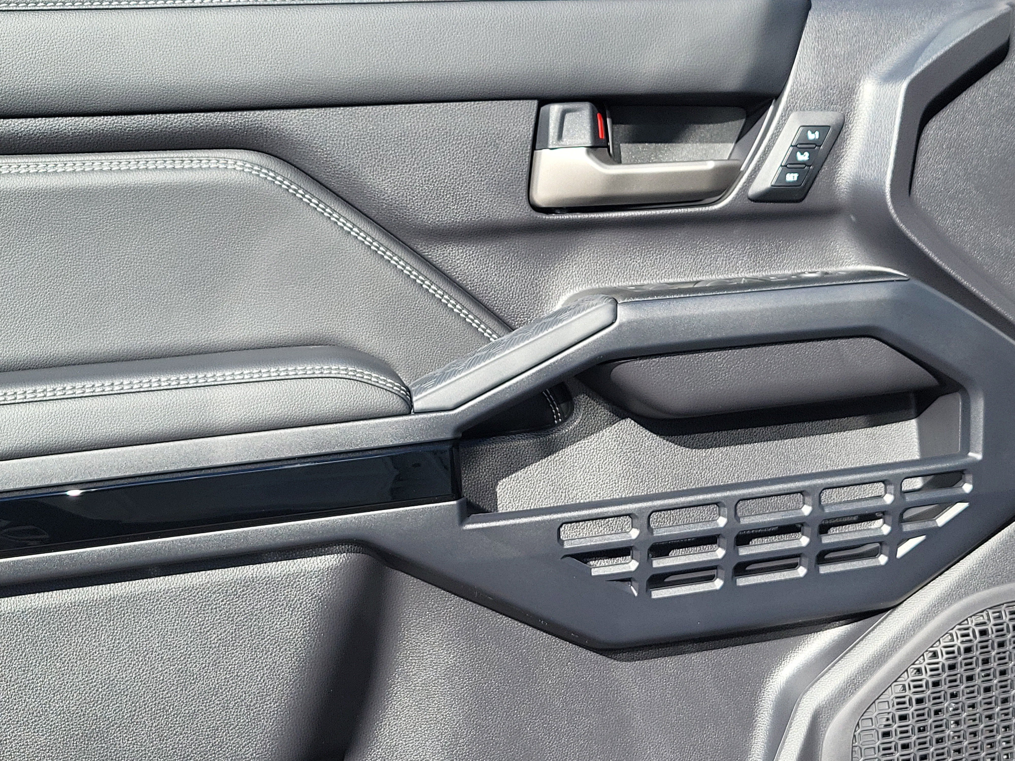 New 2025 Toyota 4Runner Limited image 6