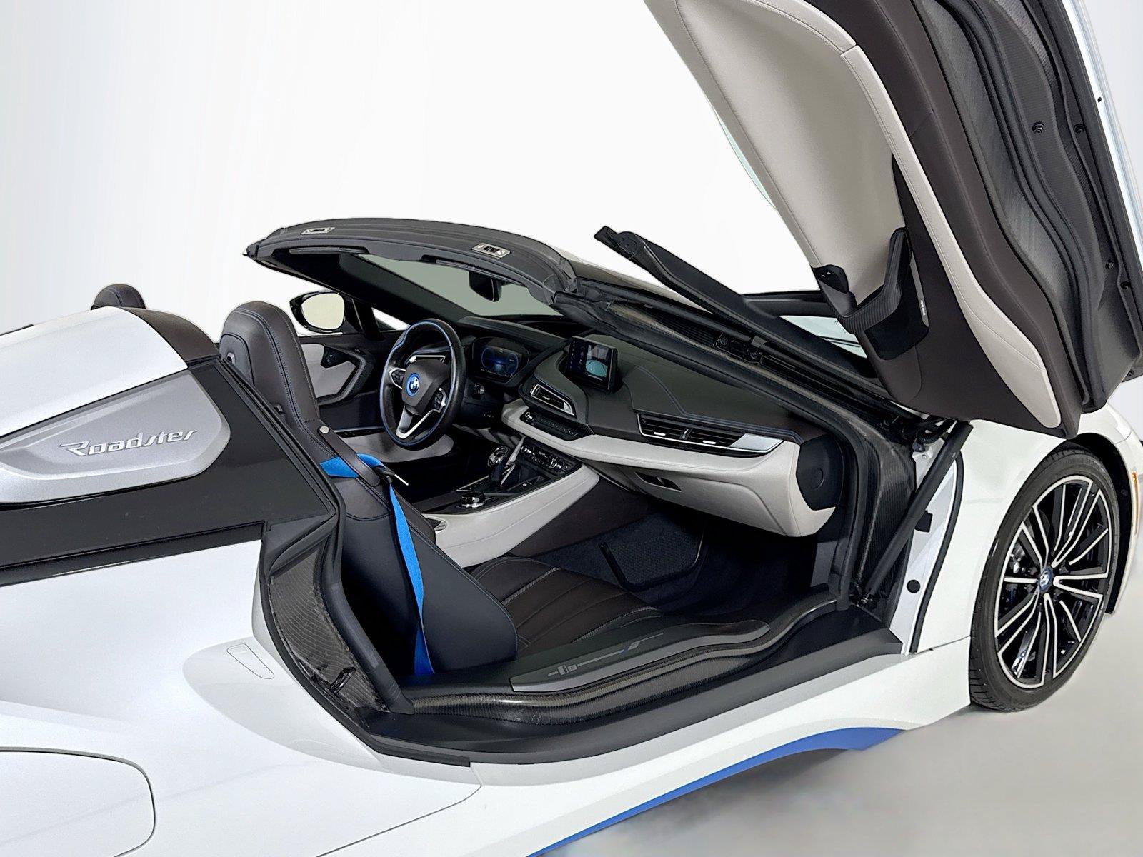 Used 2019 BMW i8 Roadster AWD/4WD image 26